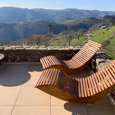Les De La Bastide Bed and breakfast